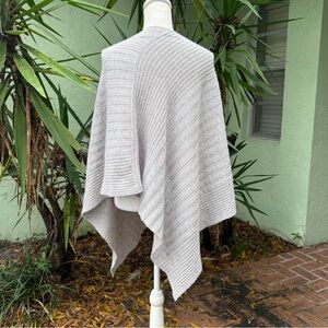 Beryll Cashmere Gray Poncho